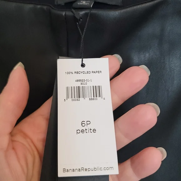 🆕️ Banana Republic Petite Devon Legging Fit Vegan Leather Pants in Black - Picture 6 of 11